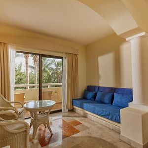 Superior Oceanfront Junior Suite